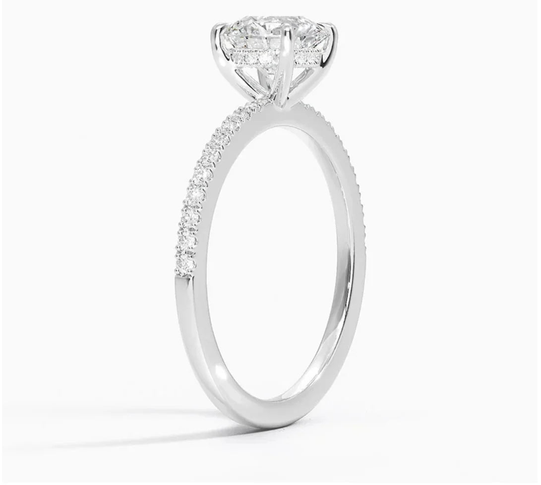 IGI Certified 1CT D VVS2 Lab Grown Diamond Round Cut Solitaire Ring with Side Stones